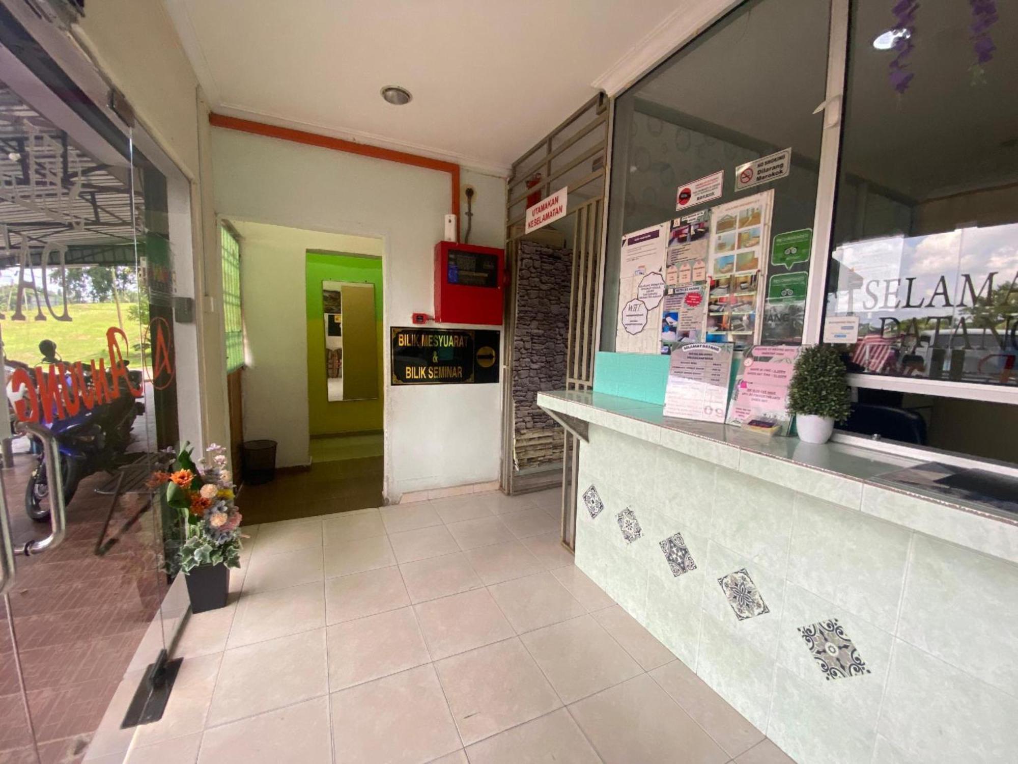 Oyo 91065 Hotel De Anjung Muadzam Shah Екстериор снимка